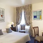دو لا بلاس دو لوفر - إسبريت دي فرنس فندق 4*