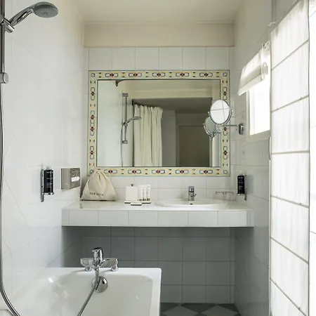 De La Place Du Louvre - Esprit De France Hotel 4*