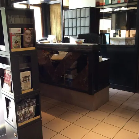 De La Place Du Louvre - Esprit De France Paříž