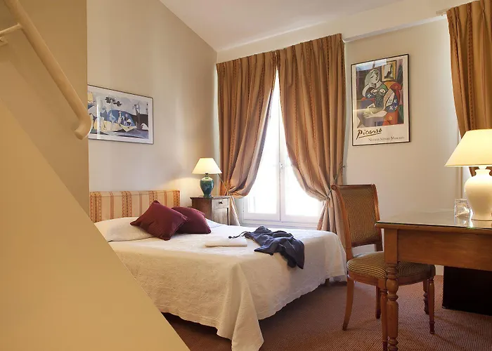 De La Place Du Louvre - Esprit De France פריז