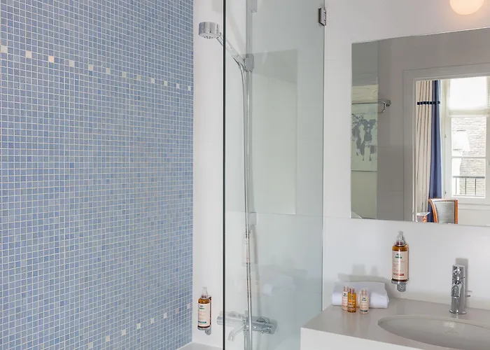 De La Place Du Louvre - Esprit De France פריז