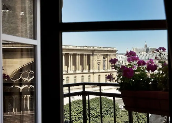 De La Place Du Louvre - Esprit De France