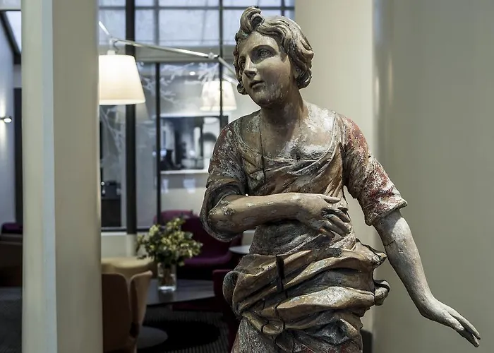 De La Place Du Louvre - Esprit De France