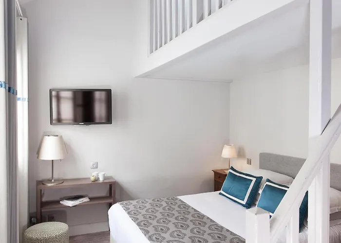 De La Place Du Louvre - Esprit De France 4* פריז