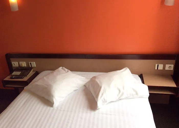 De La Place Du Louvre - Esprit De France פריז