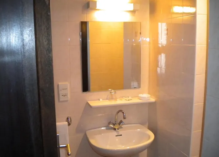 De La Place Du Louvre - Esprit De France