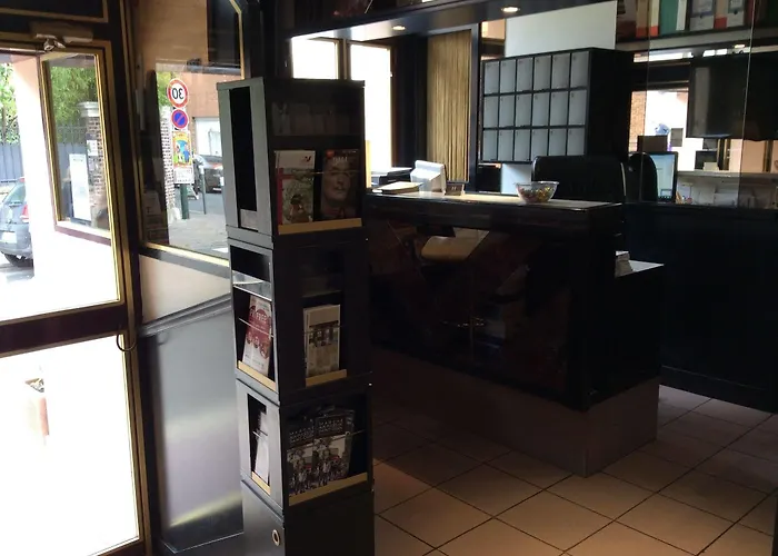 De La Place Du Louvre - Esprit De France פריז