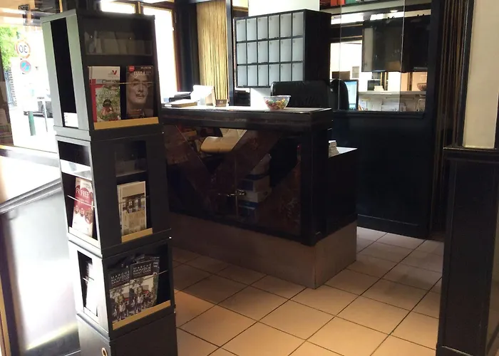 De La Place Du Louvre - Esprit De France פריז