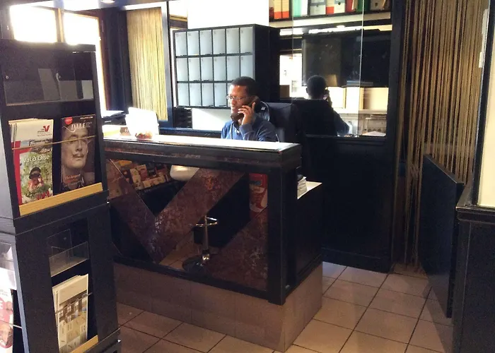 De La Place Du Louvre - Esprit De France